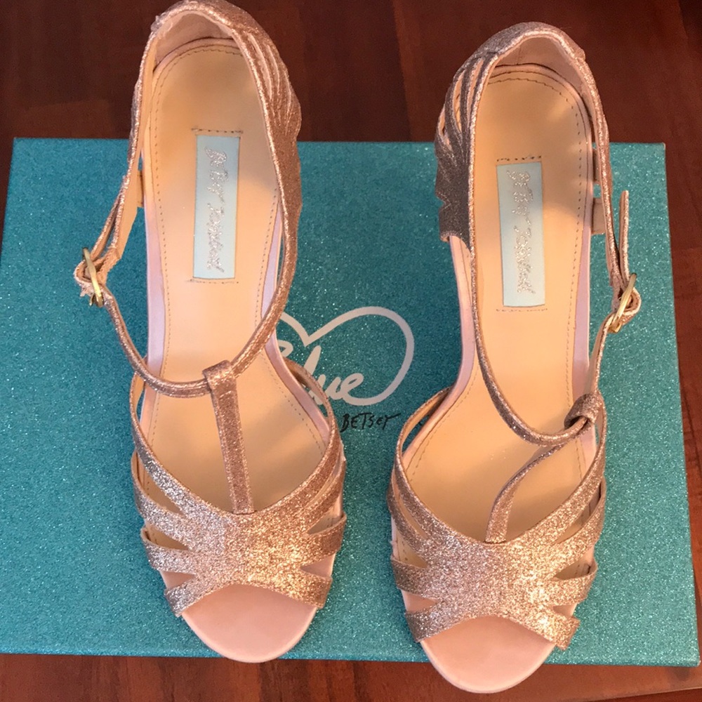 Blue by Betsey Johnson SB-Tee Strap size 8 heels